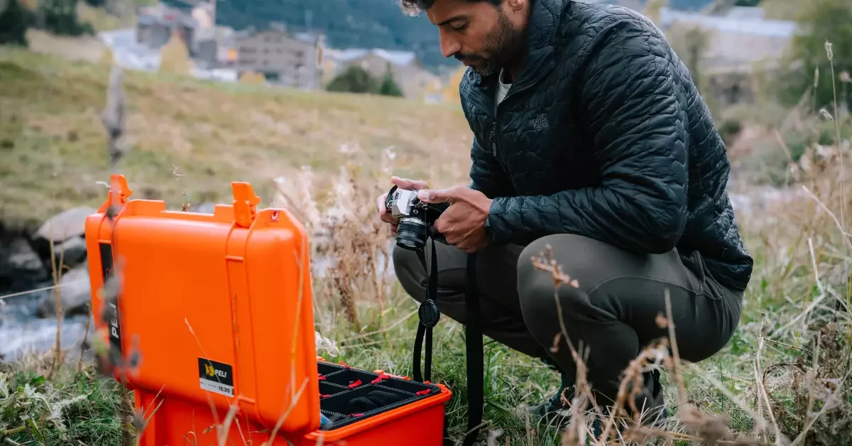 NAVIGATING TIGHT SPACES: COMPACT AND RELIABLE CASE SOLUTION FOR PROFESSIONAL PHOTOGRAPHERS
